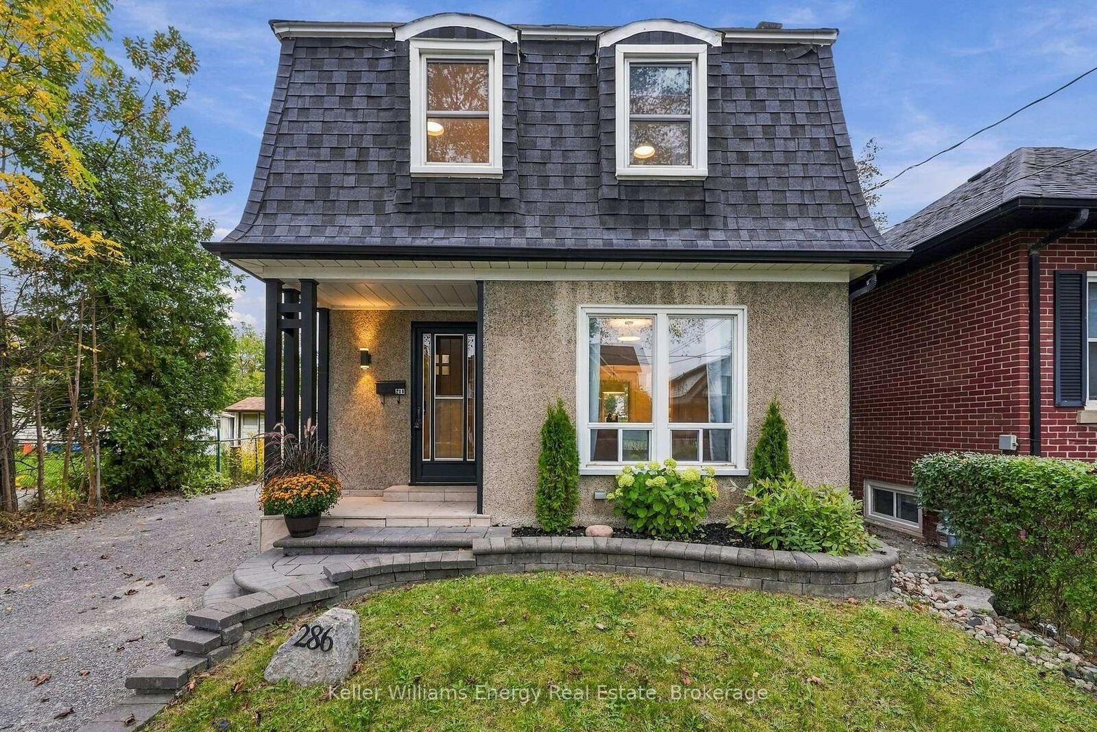 Property Photo:  286 Gliddon Avenue  ON L1H 1Z3 