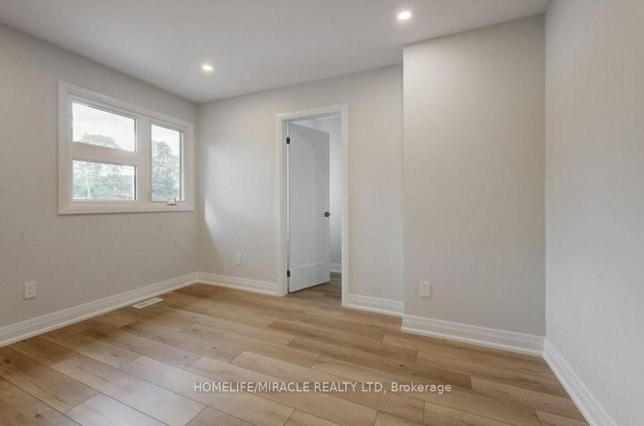 Property Photo:  160 Weber Street W Upper  ON N2H 4A4 