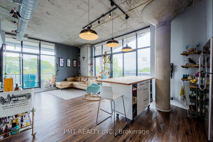 Property Photo:  369 Sorauren Avenue 311  ON M6R 3C2 