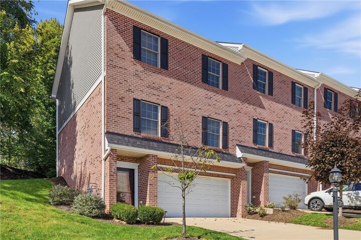 Property Photo:  131 Lenox Dr  PA 15126 