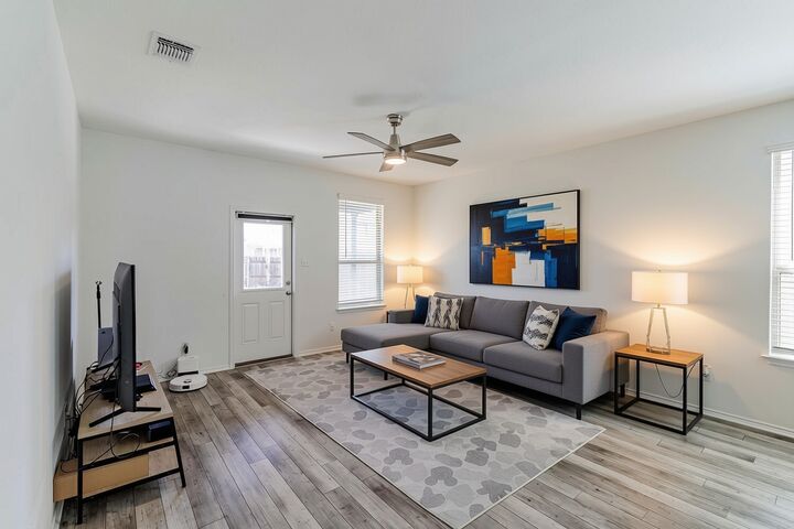 Property Photo:  1620 Holly Lake Drive  TX 78641 
