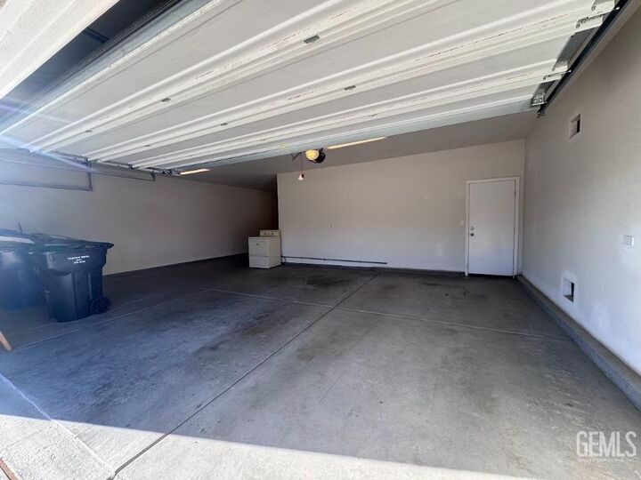 Property Photo: 15530 Montalone Place CA 93314