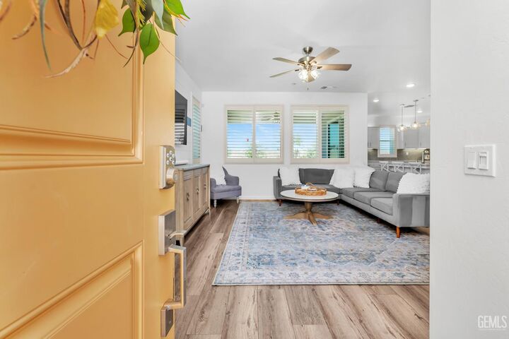 Property Photo:  203 Ondarroa Court  CA 93314 