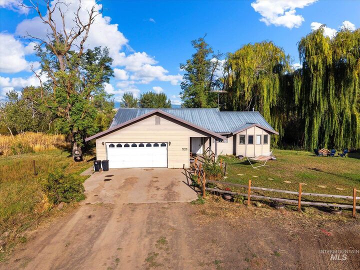 Property Photo: 1009 Grays Creek Rd. ID 83612