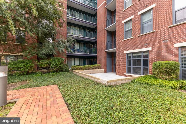 Property Photo:  1111 Oronoco 126  VA 22314 
