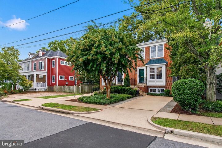 Property Photo: 15 E Del Ray Avenue VA 22301