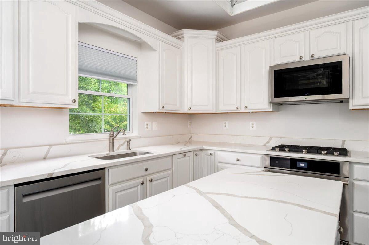 Property Photo:  921 Spinnaker Way 921  MD 20688 
