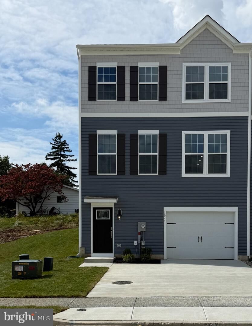 Property Photo:  1074 Meadowlark Drive  PA 18051 