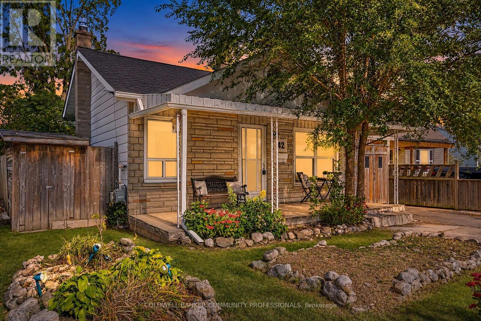 Property Photo: 42 Sanderson Street ON N3S 2V2