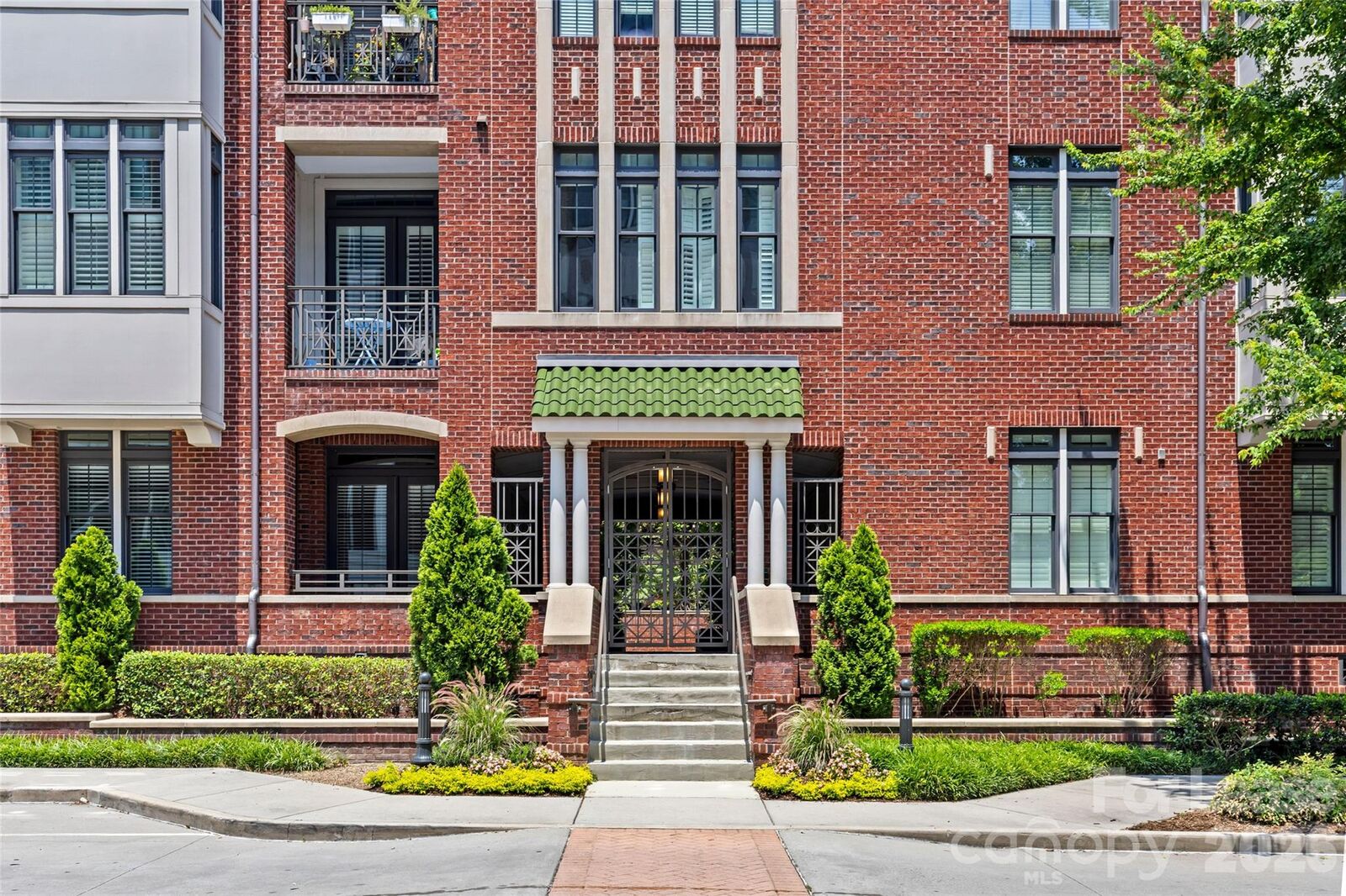 Property Photo:  2810 Selwyn Avenue 209  NC 28209 