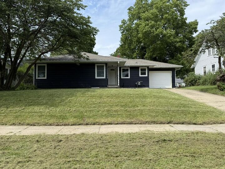 Property Photo: 2625 Knapp Street IA 50014