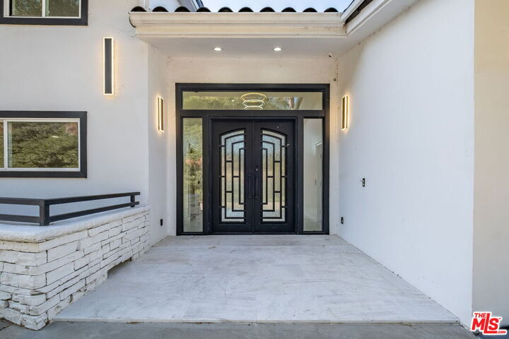 Property Photo:  8041 Bulwer Dr  CA 90046 