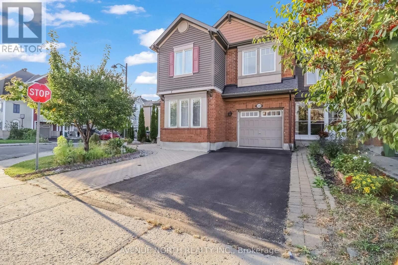 Property Photo:  400 Meadowhawk Crescent  ON K2J 5W7 