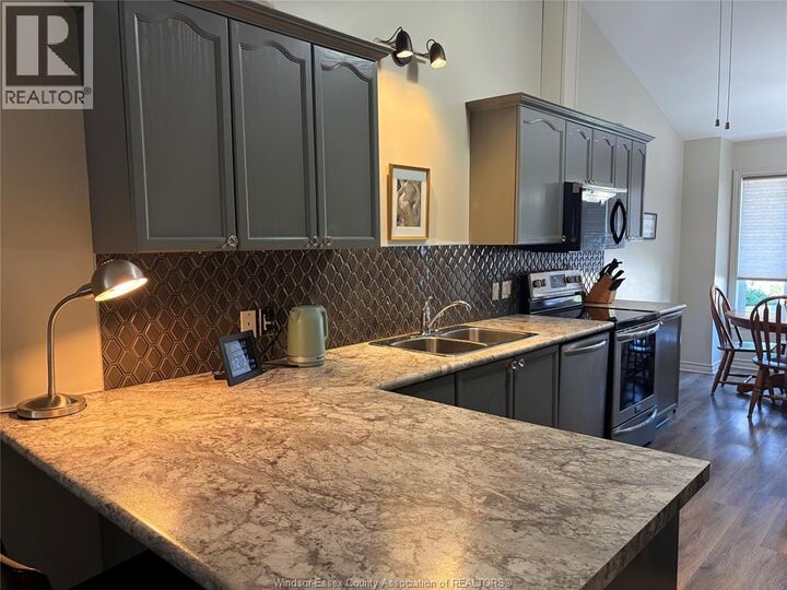 Property Photo:  24 Erie Glen Crescent  ON N8H 5K2 