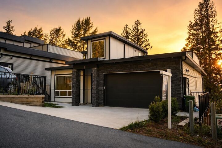 Property Photo:  5988 Lindeman Street 3  BC V2R 0R9 