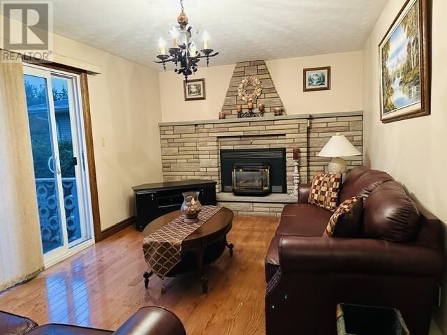 Property Photo:  52 Norden Cres  ON P6B 1T1 