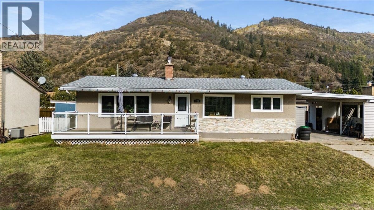 Property Photo: 290 8th Avenue BC V0G 1P0