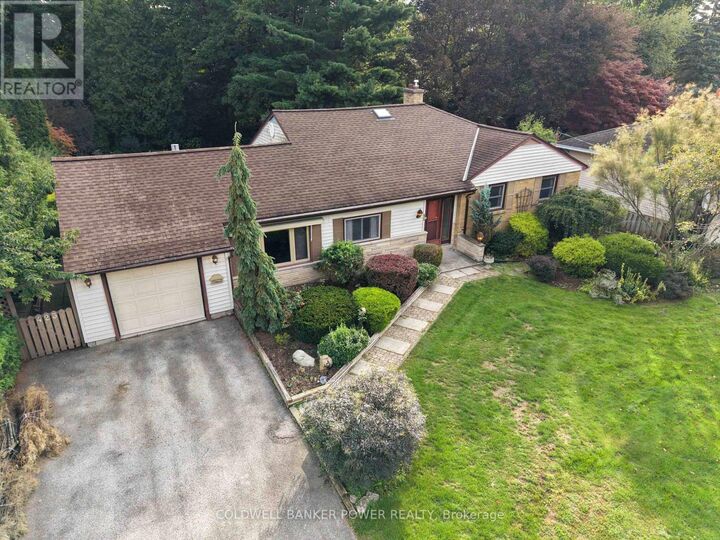 Photo de la propriété:  423 Pinetree Drive  ON N6H 3M9 