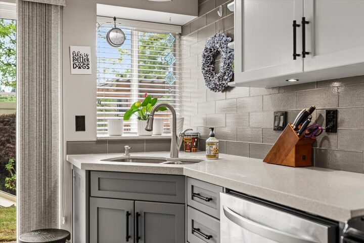 Property Photo:  2525 Yale Court 37  BC V2S 8G9 