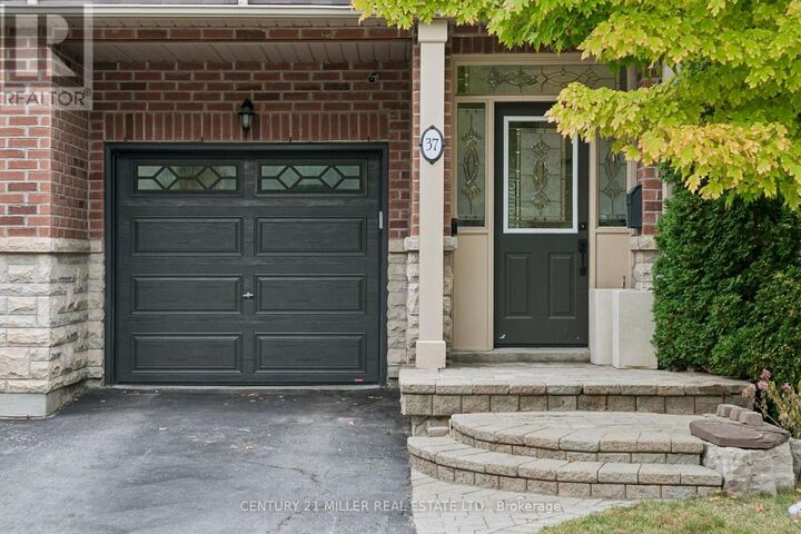 Property Photo:  300 Ravineview Way 37  ON L6H 7J1 