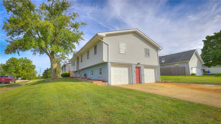 Property Photo: 2220 N Longwood Drive IL 62526