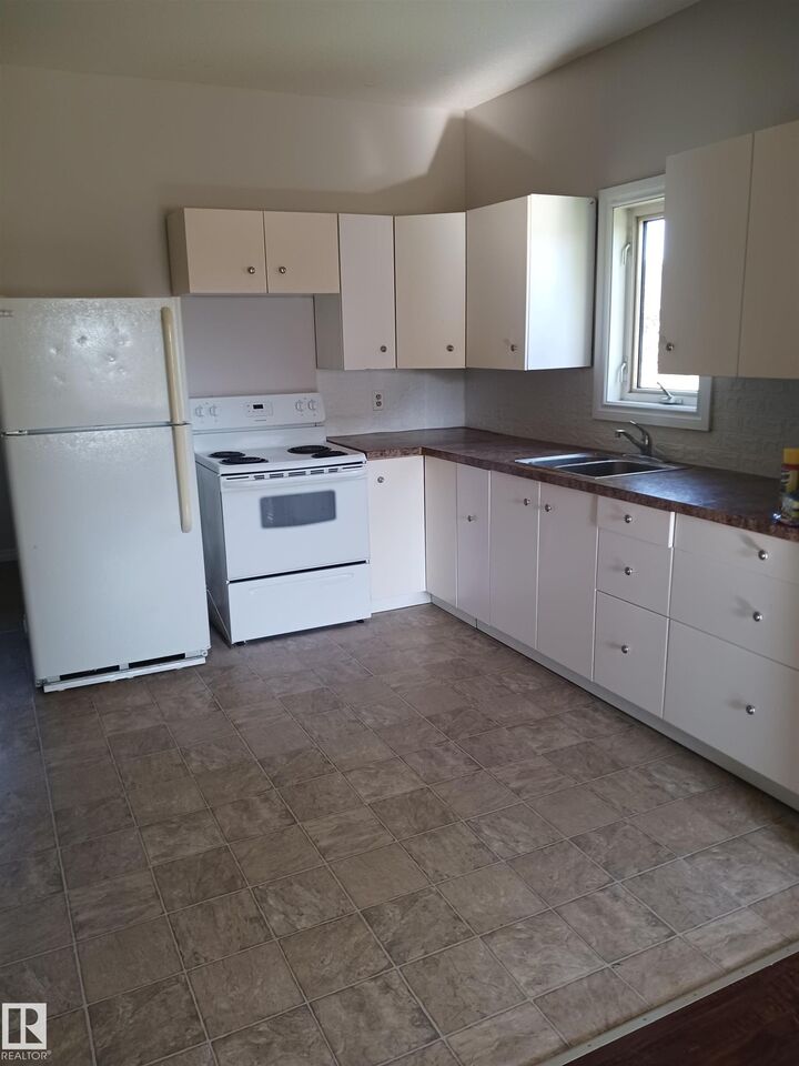 Property Photo: 5204 53 Avenue AB T0B 3H0