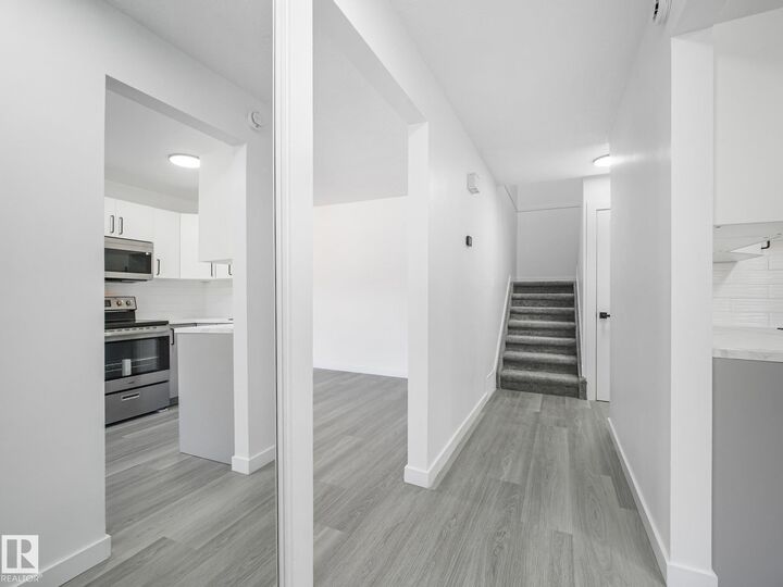 Property Photo:  152 Londonderry Square Square NW  AB T5C 3C4 