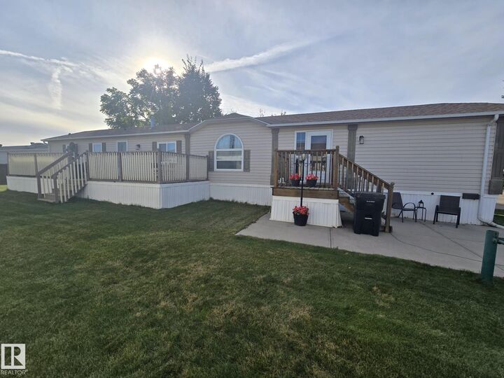 Property Photo:  3213 Lakewood Close NW  AB T5S 1T5 