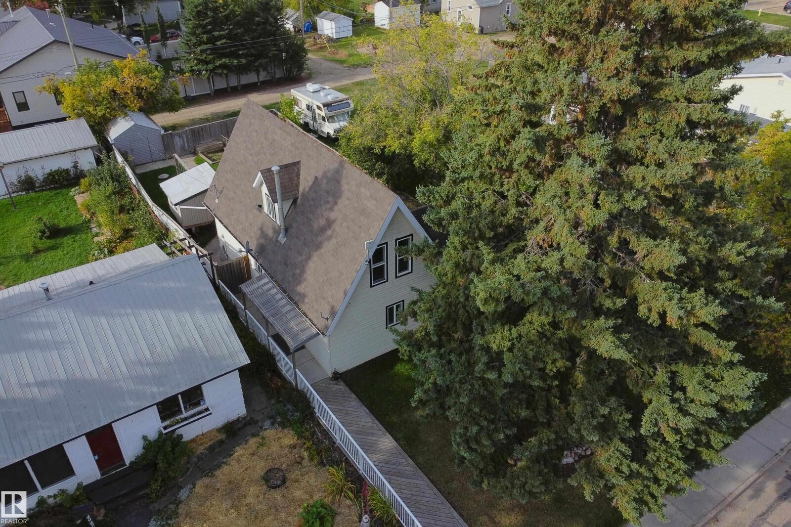 Property Photo:  4947 49 Avenue  AB T7N 1G6 