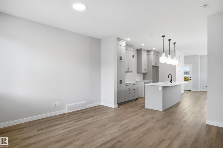 Property Photo:  3760 Erlanger Drive NW  AB T6M 1R9 
