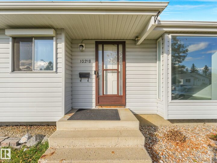 Property Photo:  10218 167A Avenue NW  AB T5X 2Z3 