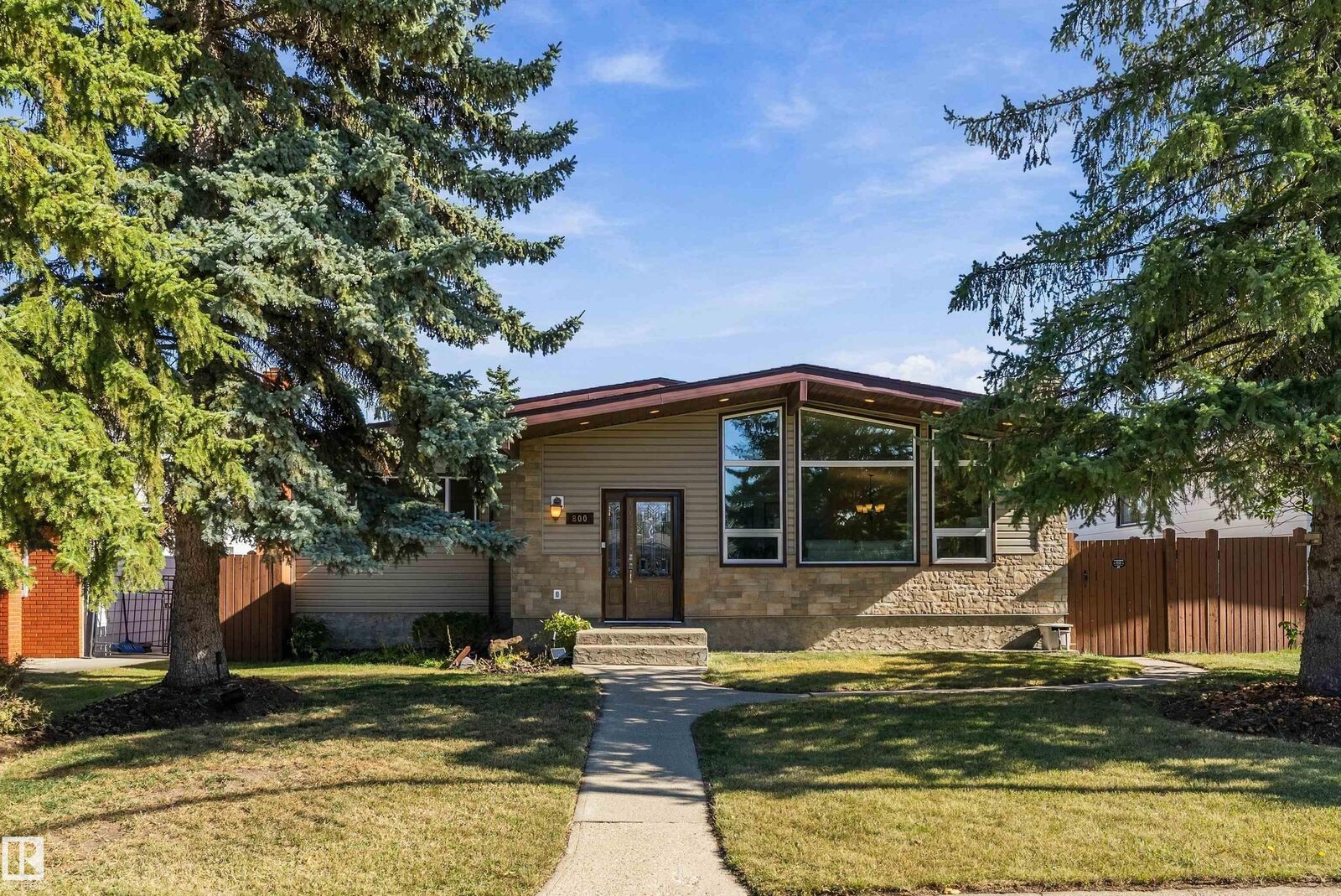 Property Photo:  800 Lee Ridge Road NW  AB T6K 0P8 