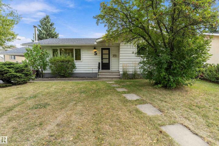 Property Photo:  5 Glenbrook Boulevard  AB T8A 2Y9 