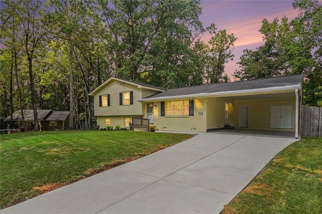 Property Photo:  1229 Deleon Court  GA 30021 