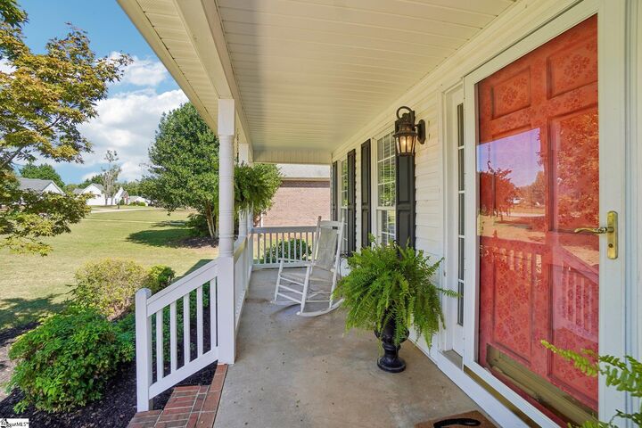 Property Photo: 287 Hunters Pointe Drive SC 29303