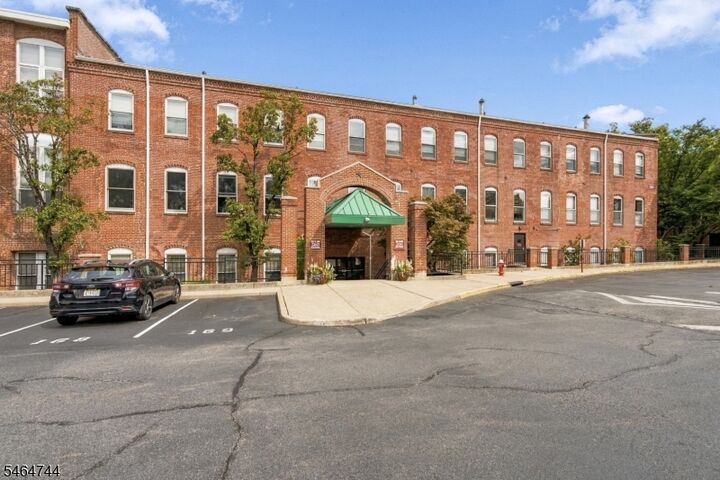 Property Photo:  260 Main St 218  NJ 07424 
