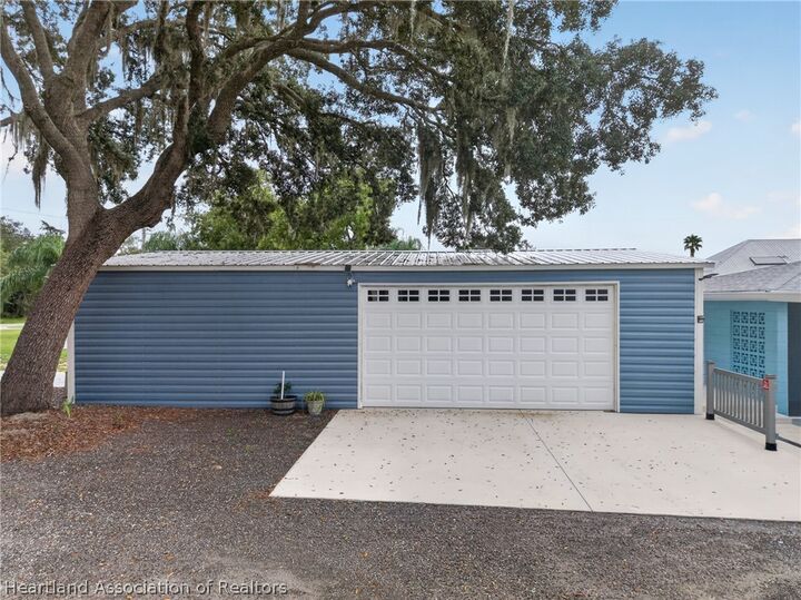 Property Photo:  6116 Lake Front Drive  FL 33876 
