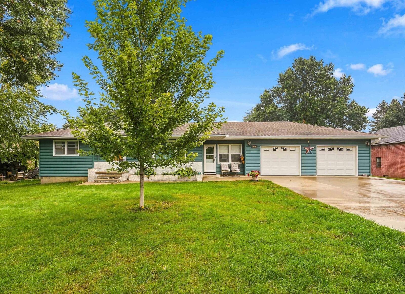 Property Photo:  400 N Maple Street  IA 50674 