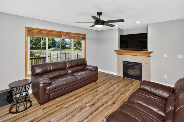 Property Photo: 2004 Country Cove Lane IA 50009