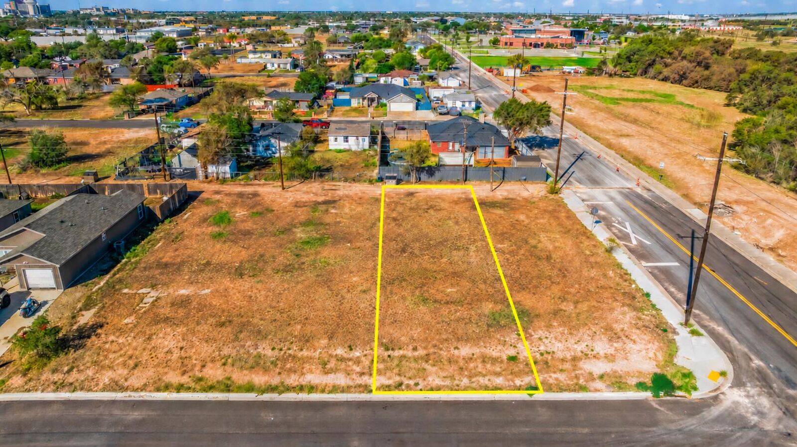 Property Photo: 327 N Avenue Q TX 79415