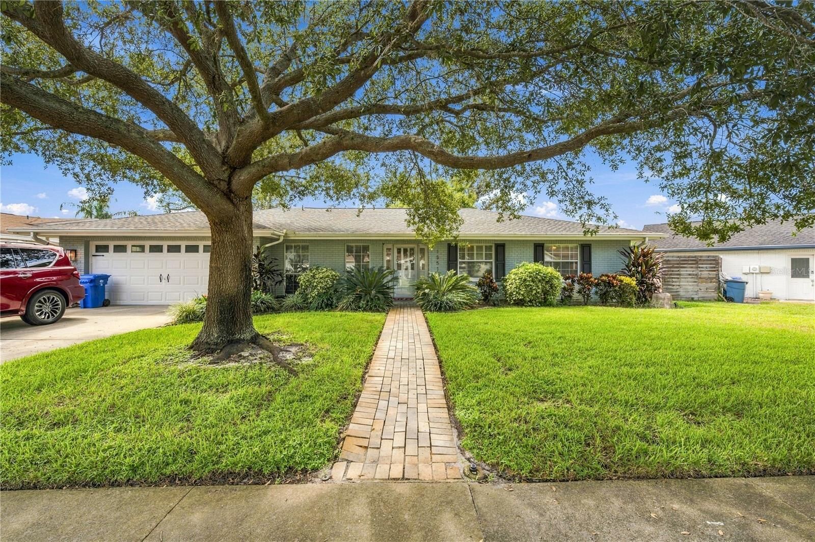 Property Photo:  13510 Gibbons Pass  FL 33613 