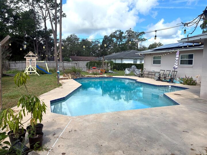 Property Photo:  615 Cambridge Court  FL 32750 