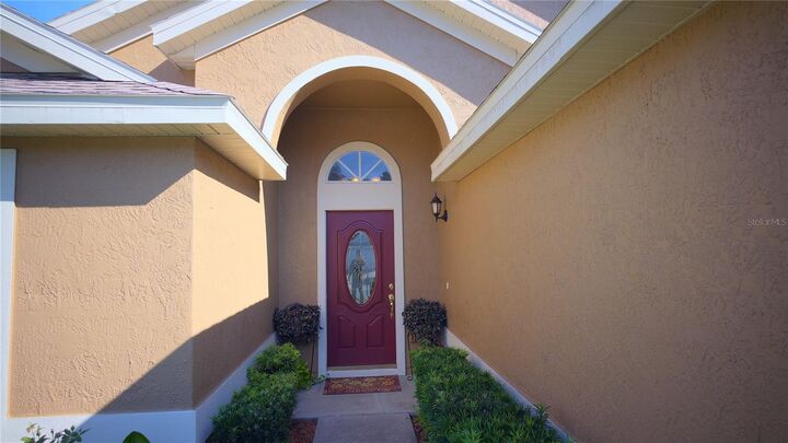 Property Photo: 2135 Cobblefield Circle FL 32703