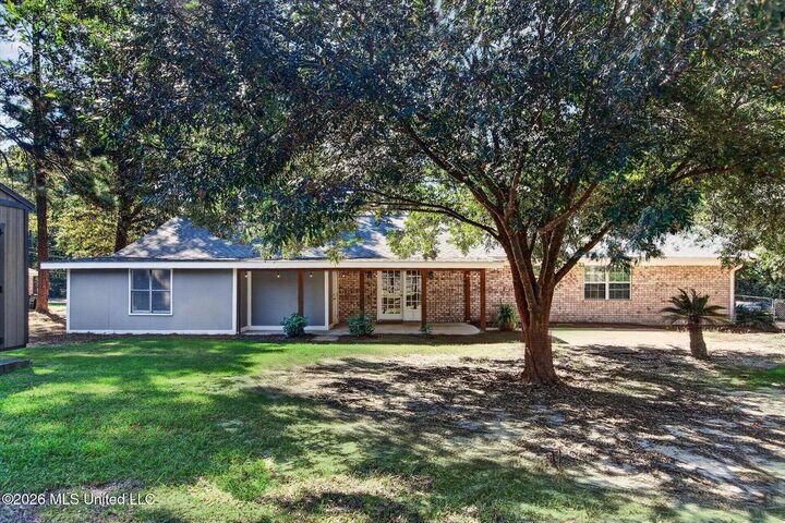 Property Photo:  147 Somerset Drive  MS 39402 