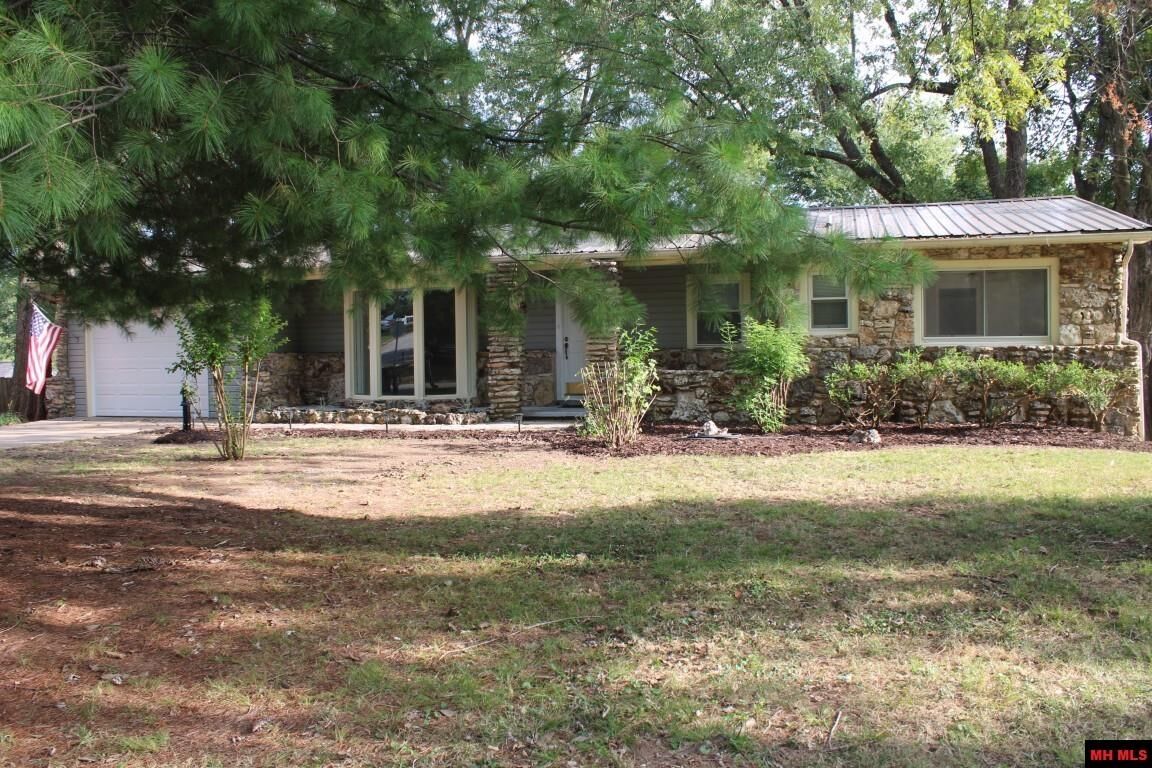Property Photo:  1406 W Court Street  AR 72601 