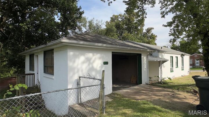 Property Photo:  835 Elias Avenue  MO 63147 