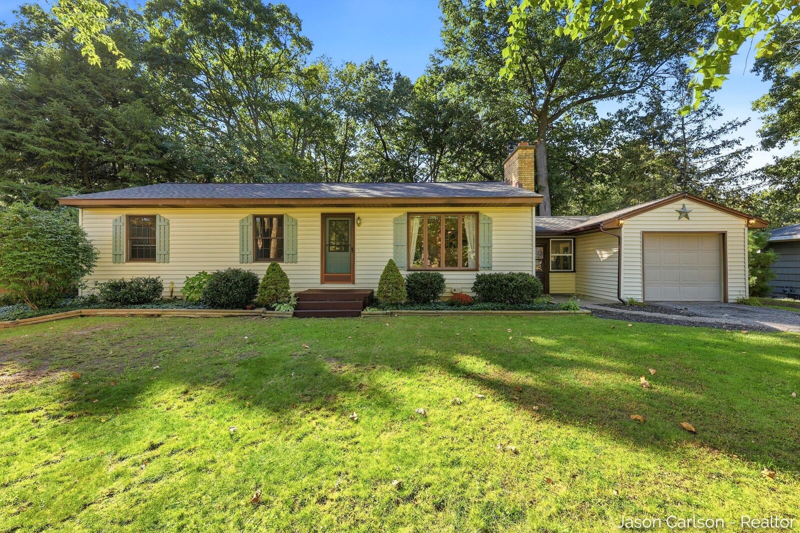 Property Photo:  2525 Bristolwood Drive NW  MI 49544 