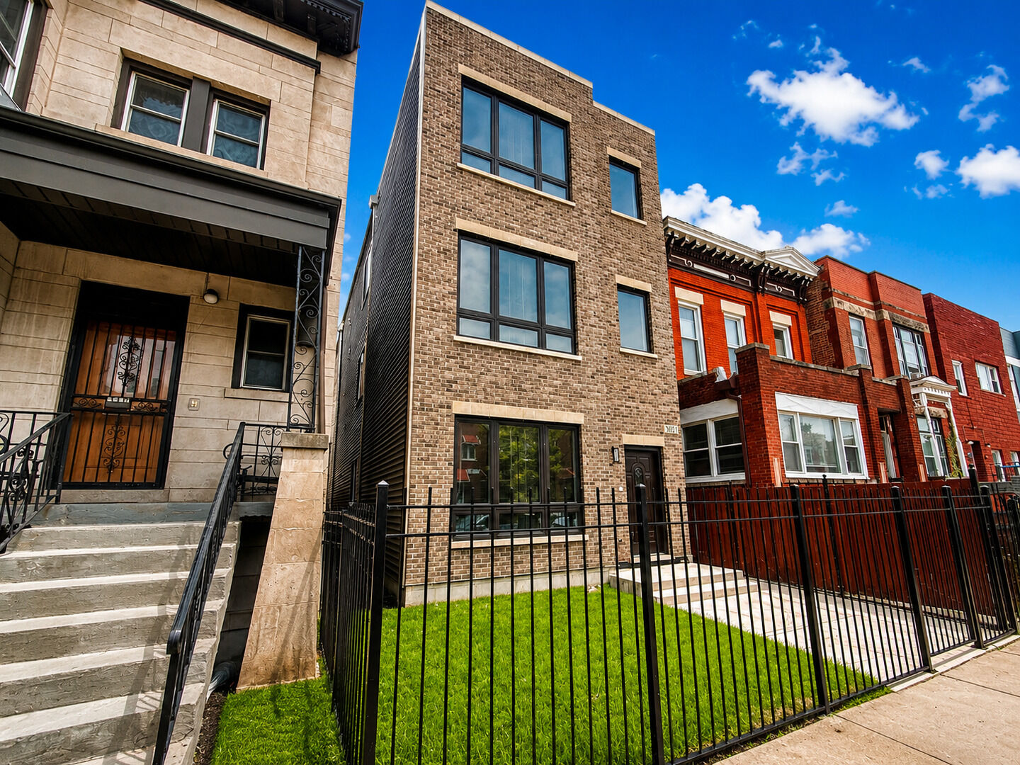 Property Photo: 3031 W Warren Boulevard IL 60612
