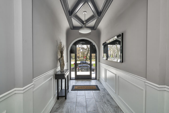 Property Photo: 4520 S King Drive 1B IL 60653