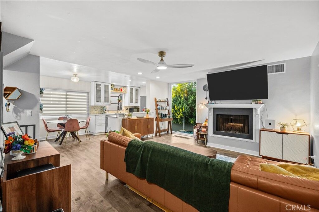 Property Photo:  1418 E Florida Street 1  CA 90802 